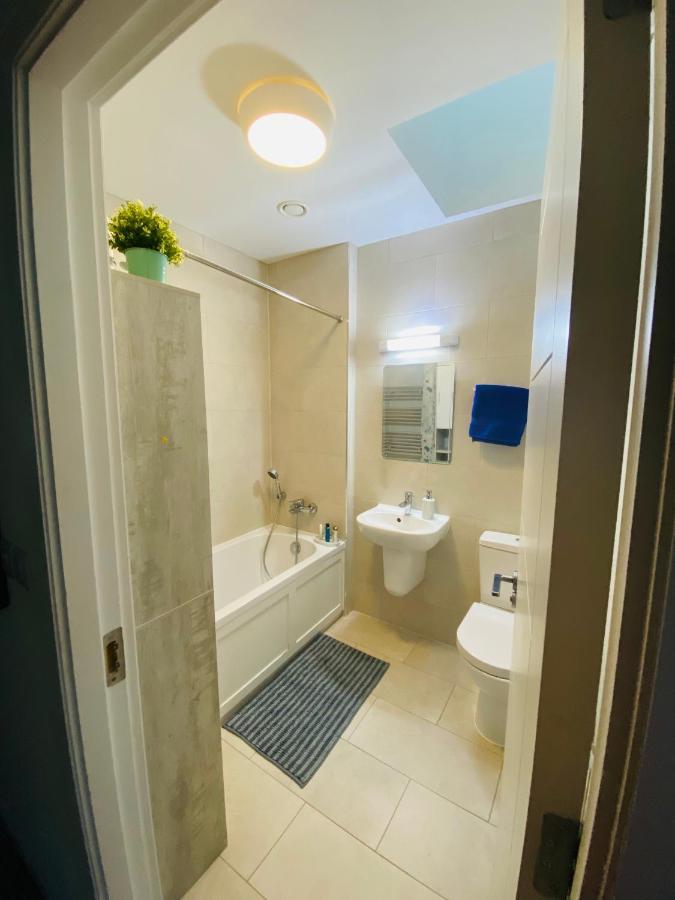Double Room In Our Family Home 더블린 외부 사진